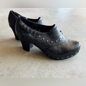 Dansko Shoes Women’s, size 39 Ryder Clogs Black Leather Studded Heels